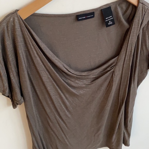 NY & Co. Short sleeve asymmetric droop Blouse with metallic undertones, Size S - Picture 2 of 5